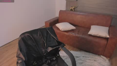 Snapshot of saracorraless chatting on January 7, 2025, 9:35 pm Sara Everyday From 1430 to 2130 Col Time online show from January 7, 2025, 9:35 pm