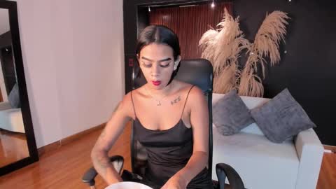 Snapshot of saracorraless chatting on February 3, 2025, 7:00 pm Sara Everyday From 1430 to 2130 Col Time online show from February 3, 2025, 7:00 pm