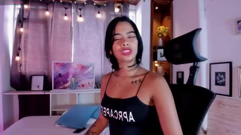 Snapshot of saracorraless chatting on February 26, 2025, 8:22 pm Sara Everyday From 1430 to 2130 Col Time online show from February 26, 2025, 8:22 pm