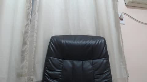 saradorj92 online show from November 9, 2025, 2:32 am