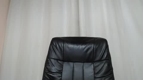 saradorj92 online show from April 28, 2026, 2:27 am