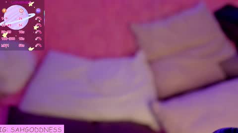 sarah IINDEPENDENT MODEL  online show from February 18, 2026, 11:55 pm