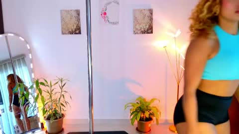sarah  cinnamon online show from April 26, 2026, 6:16 pm