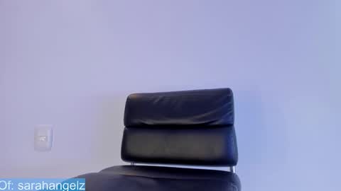 Snapshot of sarah_angelz chatting on November 19, 2025, 5:35 pm Sarah online show from November 19, 2025, 5:35 pm