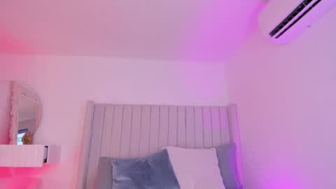 Sarah Bonneth online show from January 7, 2026, 11:45 am