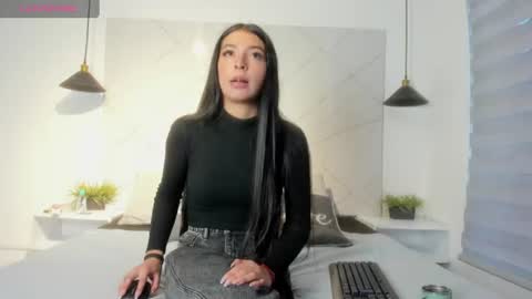 Snapshot of sarah_collens_ chatting on June 16, 2026, 11:24 am sarah_collens_ online show from June 16, 2026, 11:24 am