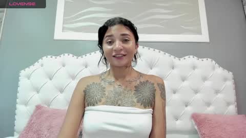 Snapshot of sarah_curtis chatting on December 3, 2024, 11:57 pm Sarah online show from December 3, 2024, 11:57 pm