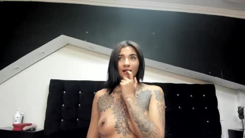 Snapshot of sarah_curtis chatting on March 9, 2025, 3:43 am Sarah online show from March 9, 2025, 3:43 am