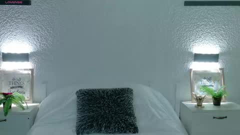 Snapshot of sarah_cute028 chatting on May 25, 2026, 1:06 pm Sarah online show from May 25, 2026, 1:06 pm