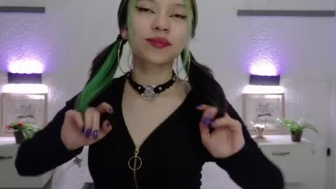 Snapshot of sarah_cute028 chatting on June 15, 2026, 1:35 pm Sarah online show from June 15, 2026, 1:35 pm