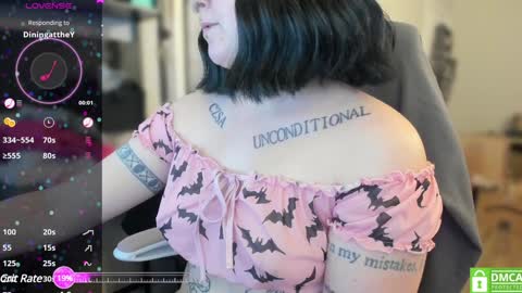 Snapshot of sarah_e_xx chatting on December 15, 2024, 6:18 am Sarah online show from December 15, 2024, 6:18 am