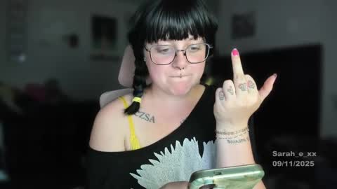 Snapshot of sarah_e_xx chatting on September 12, 2025, 2:33 am Sarah online show from September 12, 2025, 2:33 am