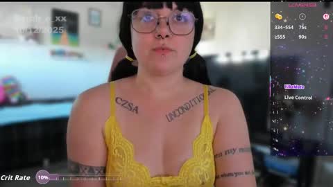 Snapshot of sarah_e_xx chatting on October 12, 2025, 4:39 pm Sarah online show from October 12, 2025, 4:39 pm