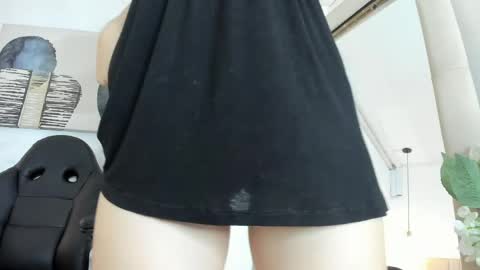 sarah_gothicgirl online show from April 15, 2026, 7:43 pm