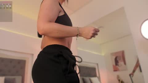 Snapshot of sarah_hiill chatting on January 13, 2025, 8:37 pm online show from January 13, 2025, 8:37 pm