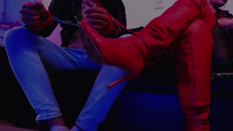 Snapshot of sarah_mistress_ chatting on March 1, 2025, 1:11 am Sarah online show from March 1, 2025, 1:11 am