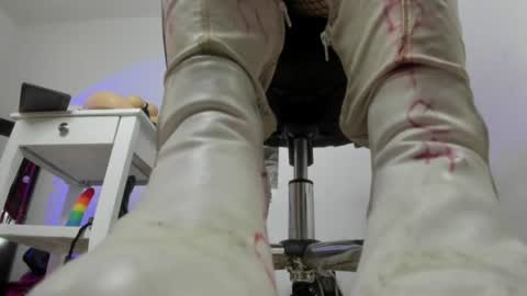 Snapshot of sarah_mistress_ chatting on June 18, 2026, 8:35 pm Sarah online show from June 18, 2026, 8:35 pm