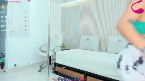 Snapshot of sarah_sanz chatting on March 12, 2025, 6:00 pm sarah online show from March 12, 2025, 6:00 pm