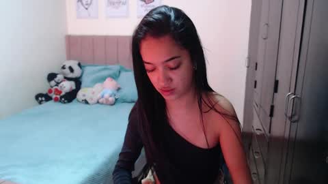 Snapshot of sarah_stone15 chatting on December 15, 2024, 2:30 am Sarah online show from December 15, 2024, 2:30 am