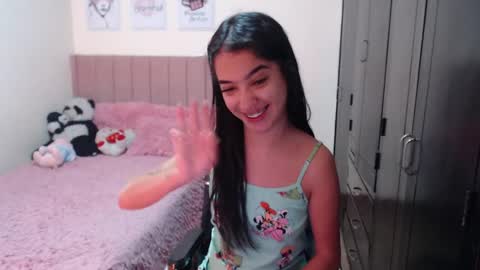 Snapshot of sarah_stone15 chatting on December 28, 2024, 2:01 am Sarah online show from December 28, 2024, 2:01 am