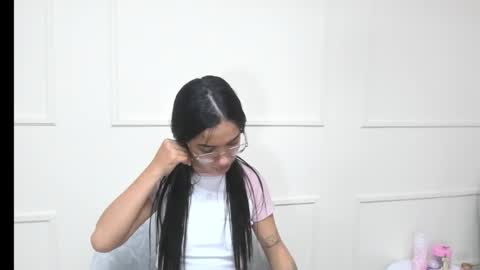 Snapshot of sarah_stone15 chatting on December 14, 2025, 12:27 am Sarah online show from December 14, 2025, 12:27 am