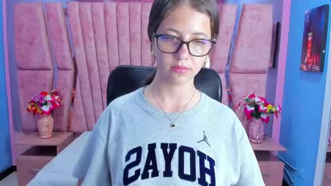 Snapshot of sarah_sweett_ chatting on February 28, 2025, 8:07 pm Sarah online show from February 28, 2025, 8:07 pm