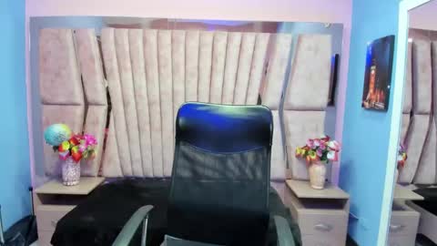 Snapshot of sarah_sweett_ chatting on October 17, 2025, 1:46 pm Sarah online show from October 17, 2025, 1:46 pm