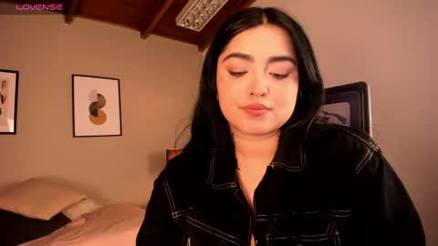 Snapshot of sarah_volkov chatting on December 15, 2024, 1:02 am online show from December 15, 2024, 1:02 am