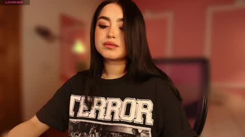 Snapshot of sarah_volkov chatting on February 1, 2025, 3:41 am online show from February 1, 2025, 3:41 am