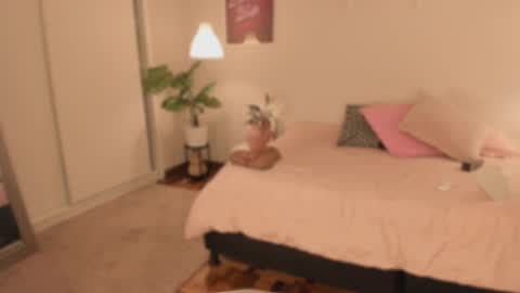 Snapshot of sarah_volkov chatting on September 11, 2025, 5:18 am online show from September 11, 2025, 5:18 am