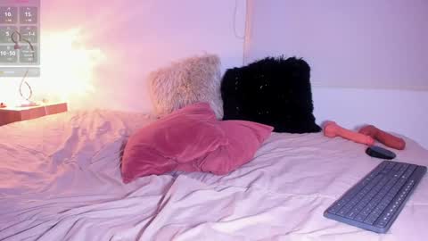 Snapshot of sarahbrooks_ chatting on February 7, 2025, 3:01 am Sarah and Erik online show from February 7, 2025, 3:01 am