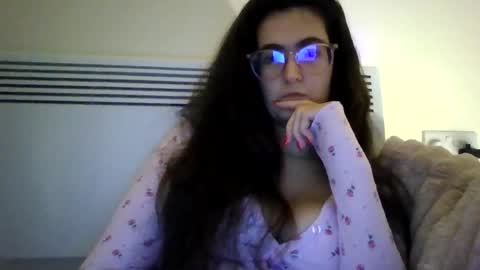 Sarah online show from December 3, 2025, 10:52 pm