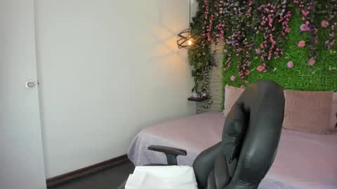 Sarah Deyvis online show from February 20, 2026, 2:17 pm