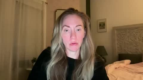 Snapshot of sarahgiroux86 chatting on April 14, 2026, 5:13 am Sarah online show from April 14, 2026, 5:13 am
