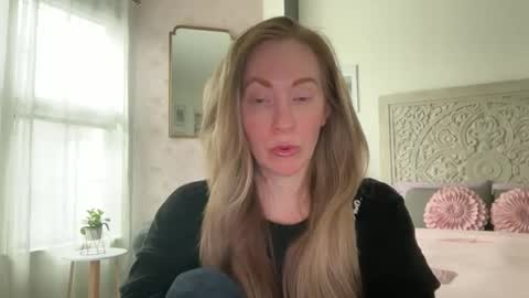 Snapshot of sarahgiroux86 chatting on April 25, 2026, 5:54 pm Sarah online show from April 25, 2026, 5:54 pm