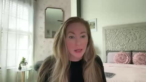 Snapshot of sarahgiroux86 chatting on May 6, 2026, 6:13 pm Sarah online show from May 6, 2026, 6:13 pm
