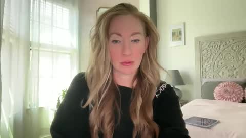 Snapshot of sarahgiroux86 chatting on May 7, 2026, 7:19 pm Sarah online show from May 7, 2026, 7:19 pm