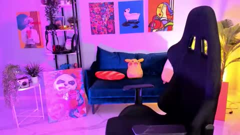 Snapshot of sarahholly chatting on October 4, 2025, 1:09 pm Divine Sarah NONUDE model online show from October 4, 2025, 1:09 pm