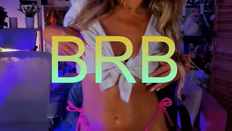 Snapshot of sarahholly chatting on October 24, 2025, 11:39 am Divine Sarah NONUDE model online show from October 24, 2025, 11:39 am