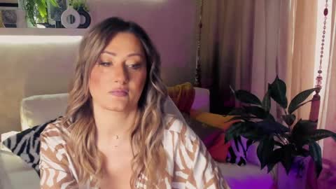 Divine Sarah NONUDE model online show from May 9, 2026, 5:45 am