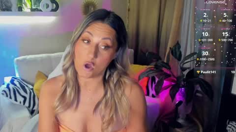 Divine Sarah NONUDE model online show from May 25, 2026, 4:24 pm