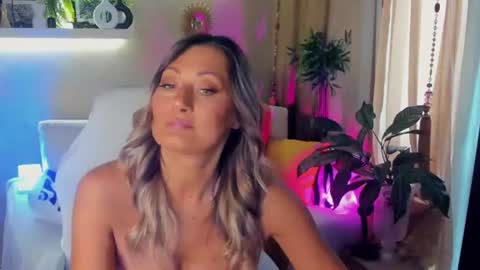Divine Sarah NONUDE model online show from June 19, 2026, 11:47 am