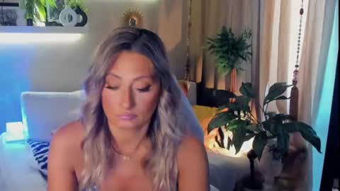 Divine Sarah NONUDE model online show from July 7, 2026, 12:53 pm