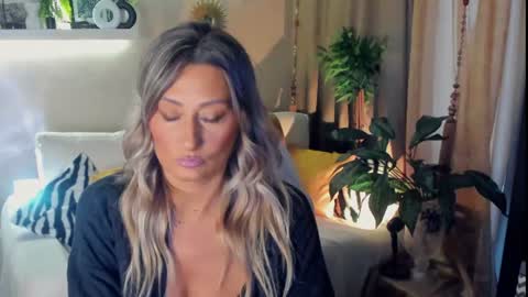 Divine Sarah NONUDE model online show from July 17, 2026, 1:40 pm