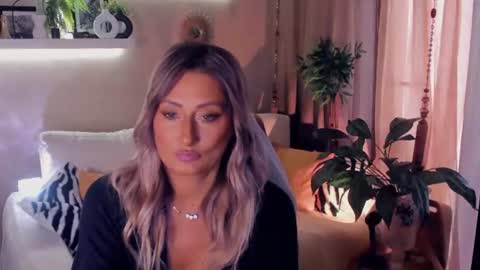 Divine Sarah NONUDE model online show from July 19, 2026, 8:07 am