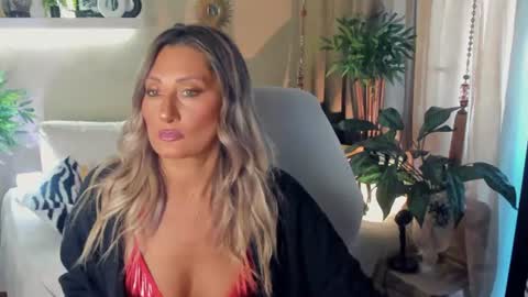 Divine Sarah NONUDE model online show from July 20, 2026, 2:19 pm