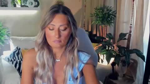 Divine Sarah NONUDE model online show from July 22, 2026, 3:15 pm