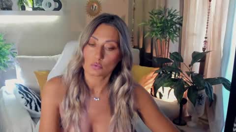 Divine Sarah NONUDE model online show from July 24, 2026, 1:53 pm