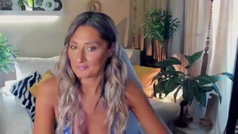 Divine Sarah NONUDE model online show from July 26, 2026, 2:35 pm