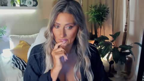 Divine Sarah NONUDE model online show from July 30, 2026, 2:16 pm